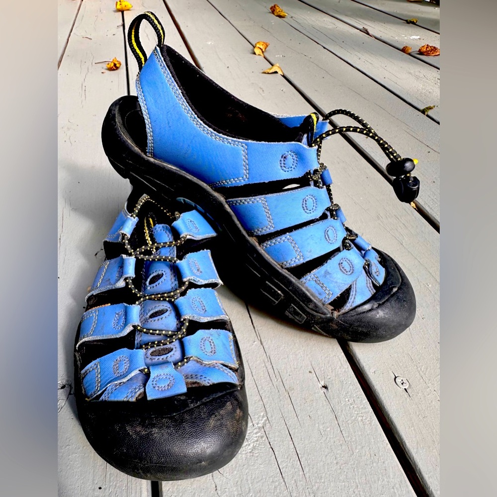 Keen Blue Women’s Closed-Toe Sandals with Black Accents